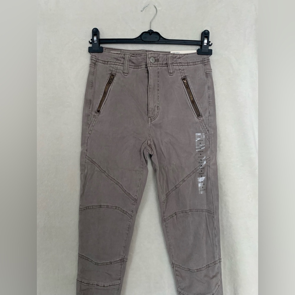 High-waisted jegging